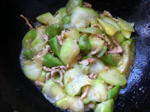 网红吃瓠子瓜,趣味横生引网友热议