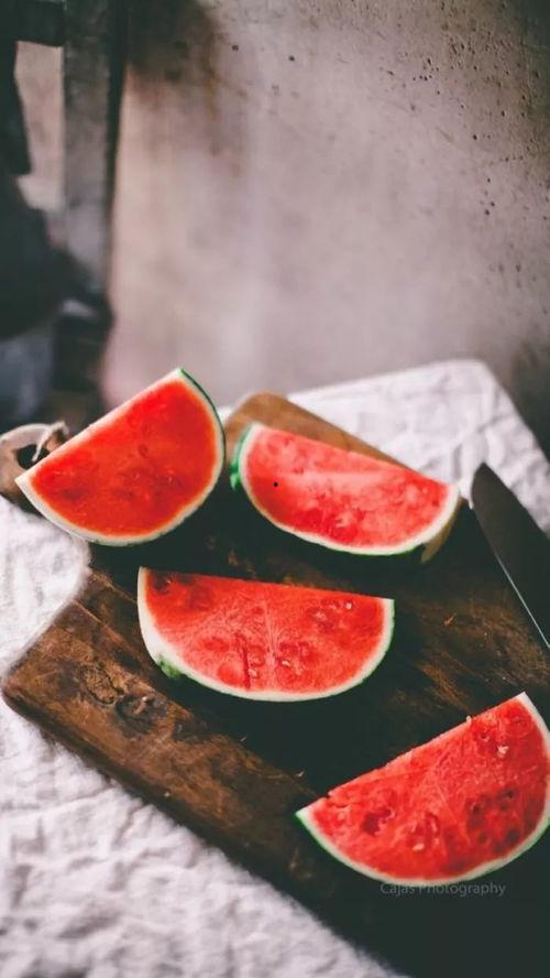 网红吃瓜勺子图片高清壁纸,一勺瓜香，尽享视觉盛宴