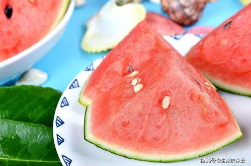 网红吃瓜勺子图片高清壁纸,一勺瓜香，尽享视觉盛宴