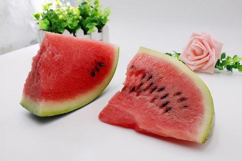 网红吃瓜勺子图片高清壁纸,一勺瓜香，尽享视觉盛宴