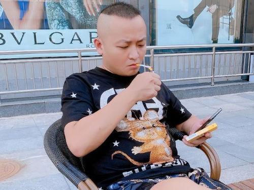 二哥吃瓜最新事件网红,揭秘网红最新事件背后的真相