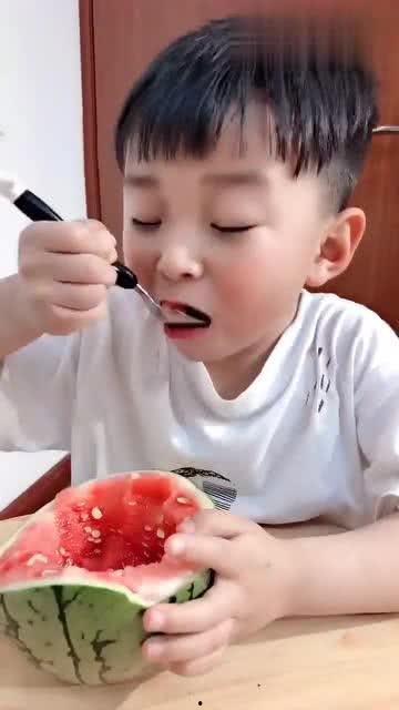 吃网红瓜心里难受怎么办,如何缓解吃瓜后的不适感