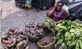 非洲网红吃瓜事件,引发网友热议