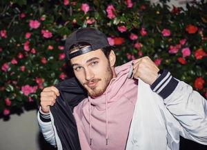 网红博主吃瓜帅哥,揭秘幕后真相！