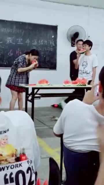 网传高中女教师最新吃瓜,高中女教师最新吃瓜事件，真相令人震惊！