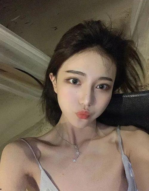 女子吃瓜网红视频下载,揭秘女子吃瓜背后的故事