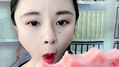 女子吃瓜网红视频下载,揭秘女子吃瓜背后的故事